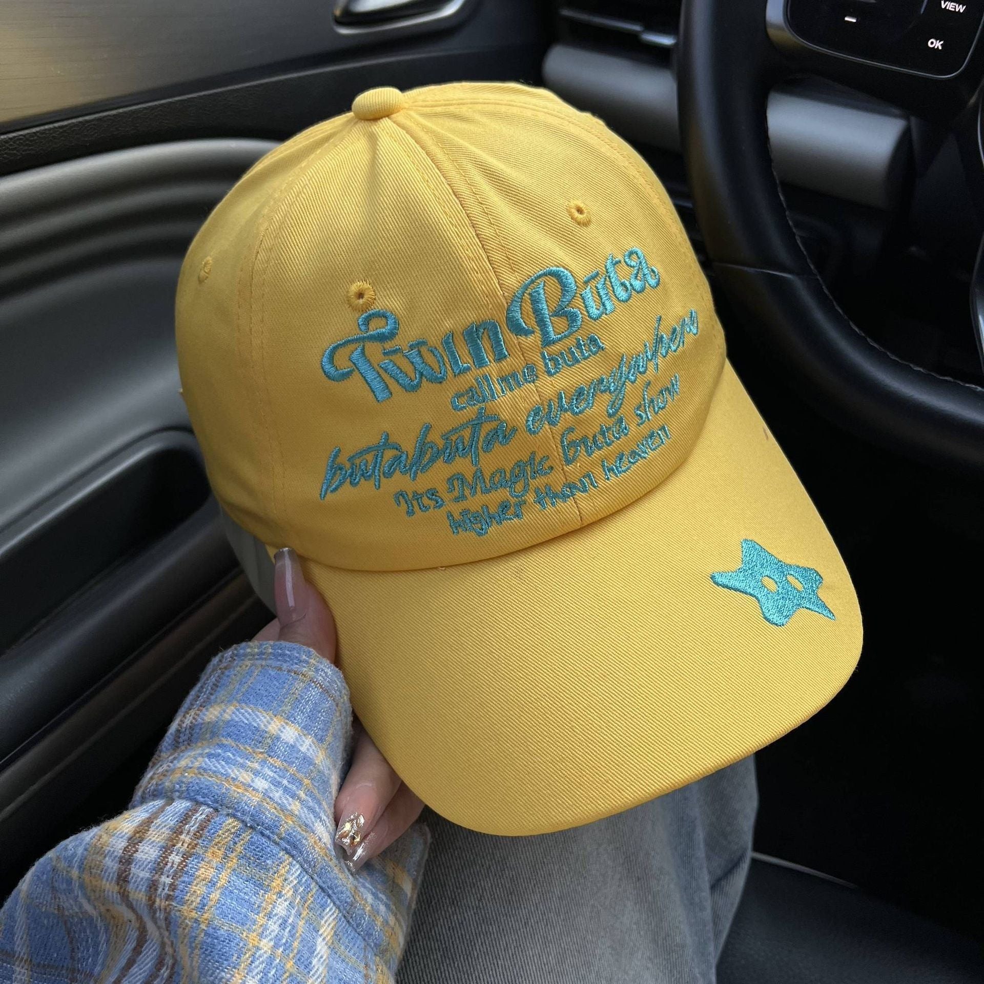 Versatile wide-brimmed