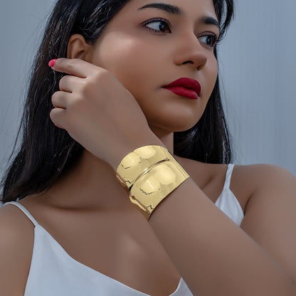 Versatile Women's Metal Bracelet