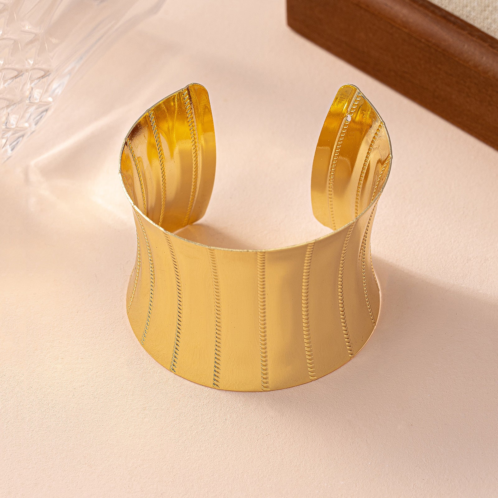 Versatile Women's Metal Bracelet