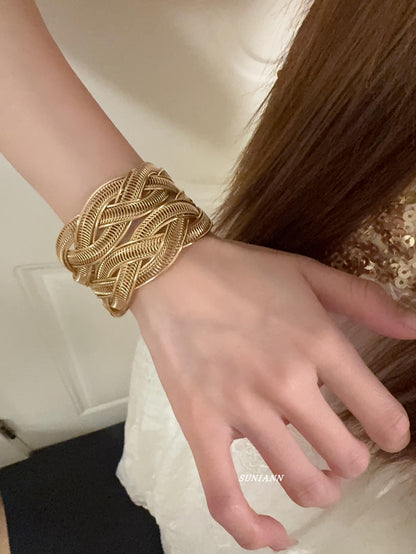 Vintage Gold Hollow-Out Open Bracelet