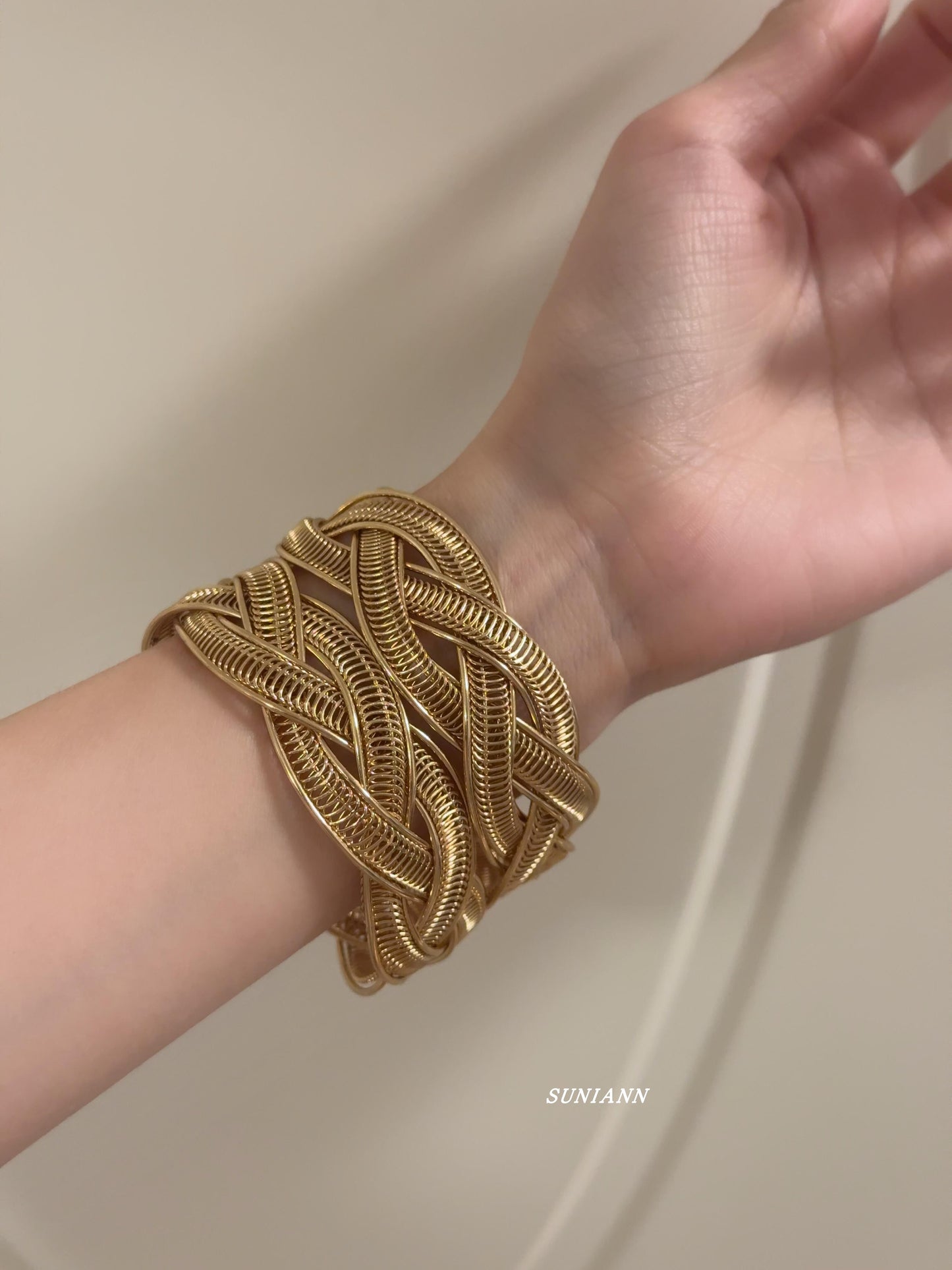 Vintage Gold Hollow-Out Open Bracelet