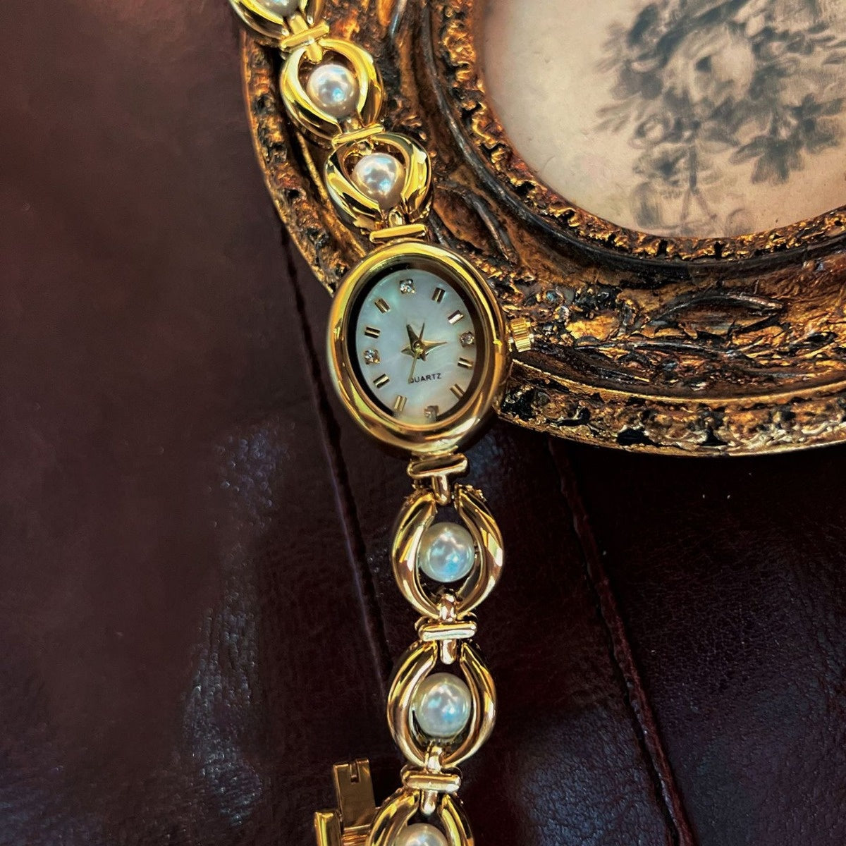 Vintage light luxury imitation pearl watch and elegant bracelet watch