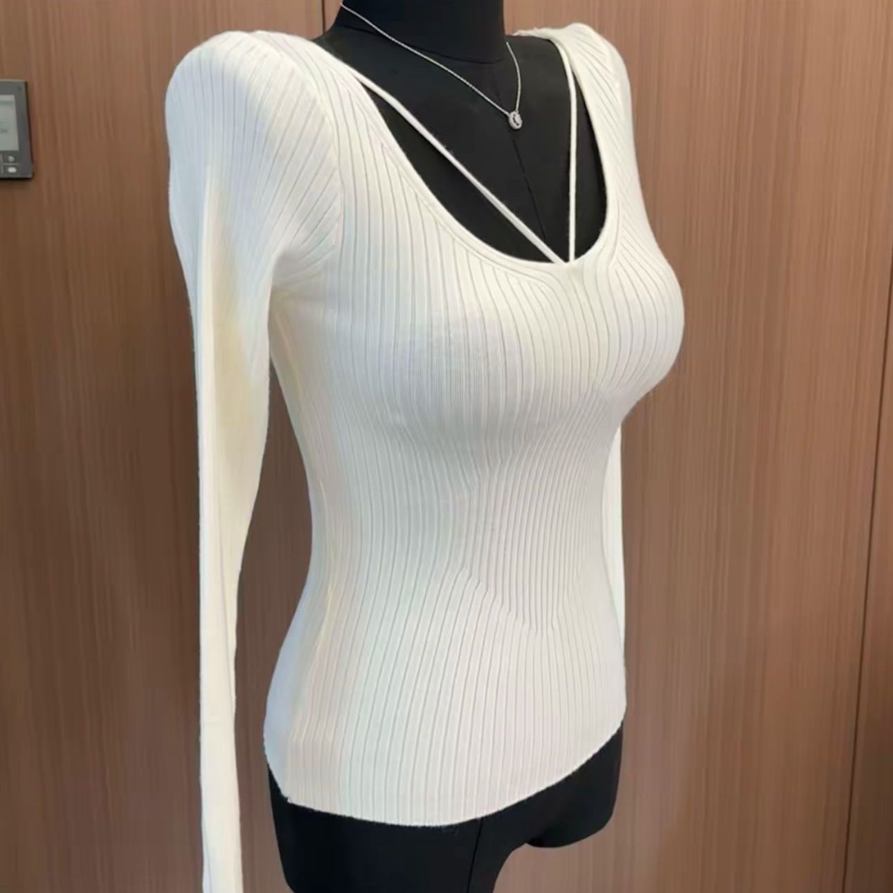 Waist-cinching elastic base knitted sweater