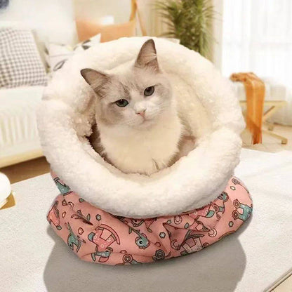 Warm and enclosed cat bed