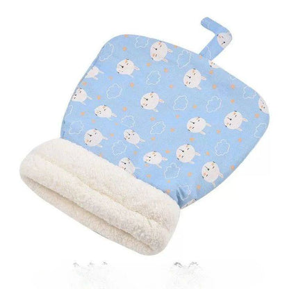 Warm and enclosed cat bed