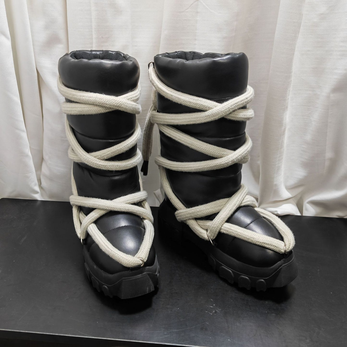 Warm-weather snow boots