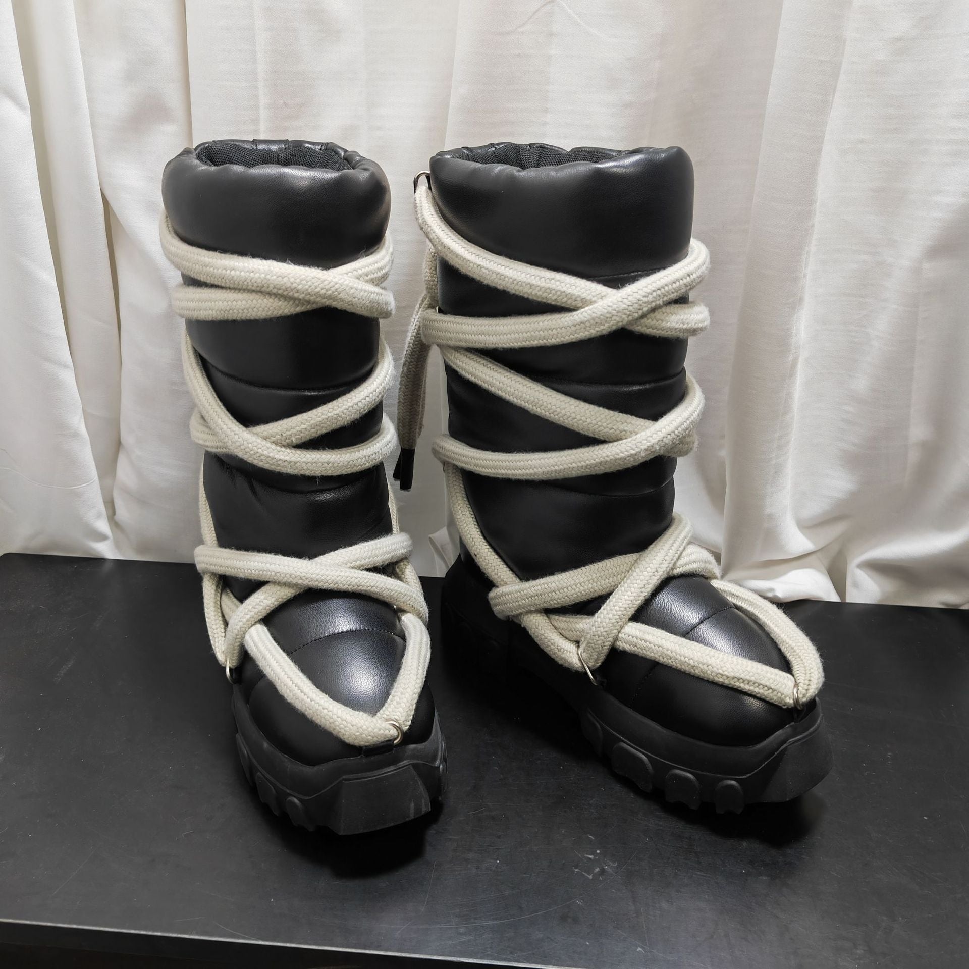 Warm-weather snow boots