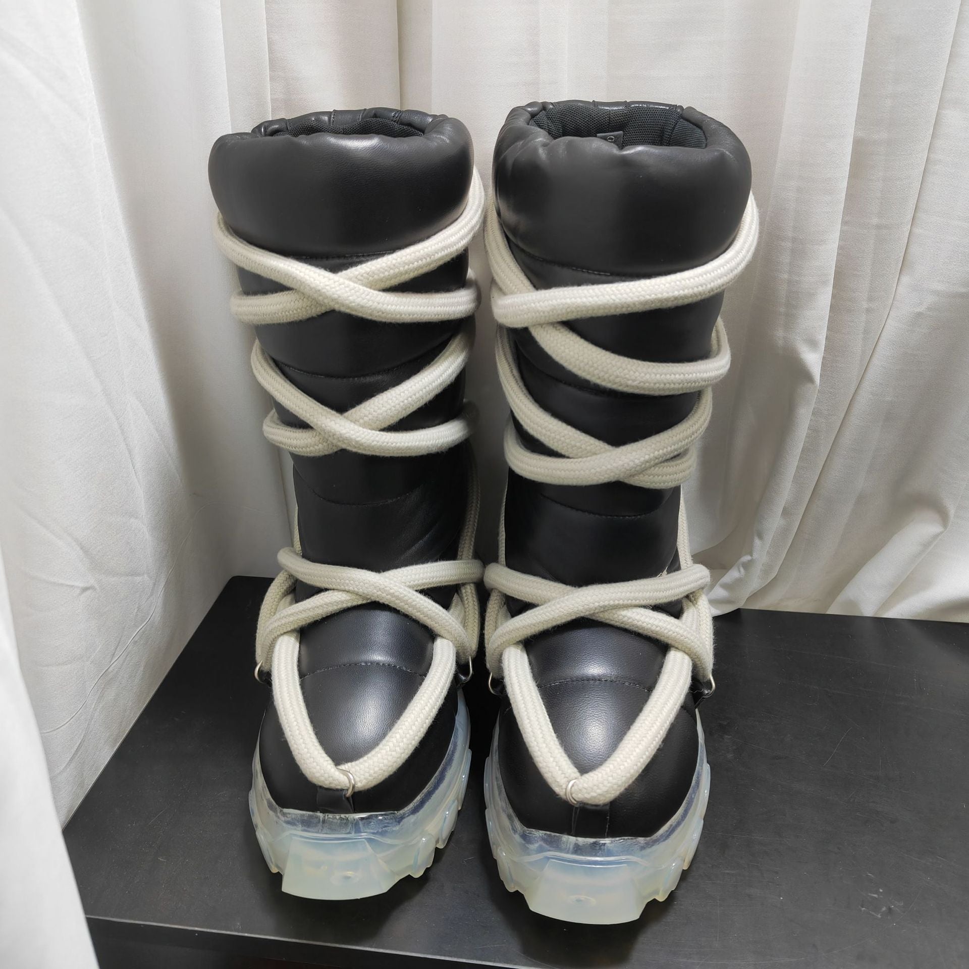 Warm-weather snow boots