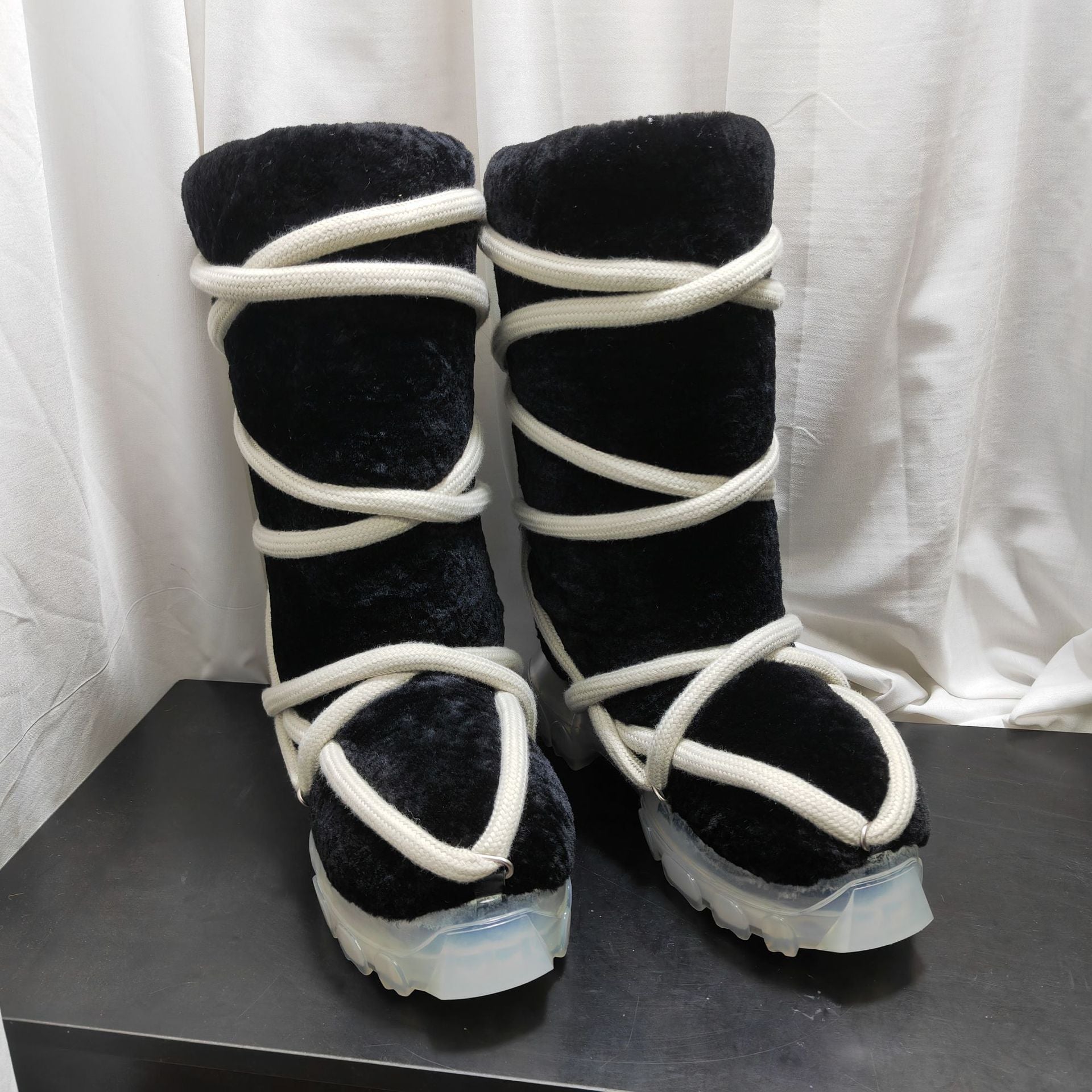 Warm-weather snow boots