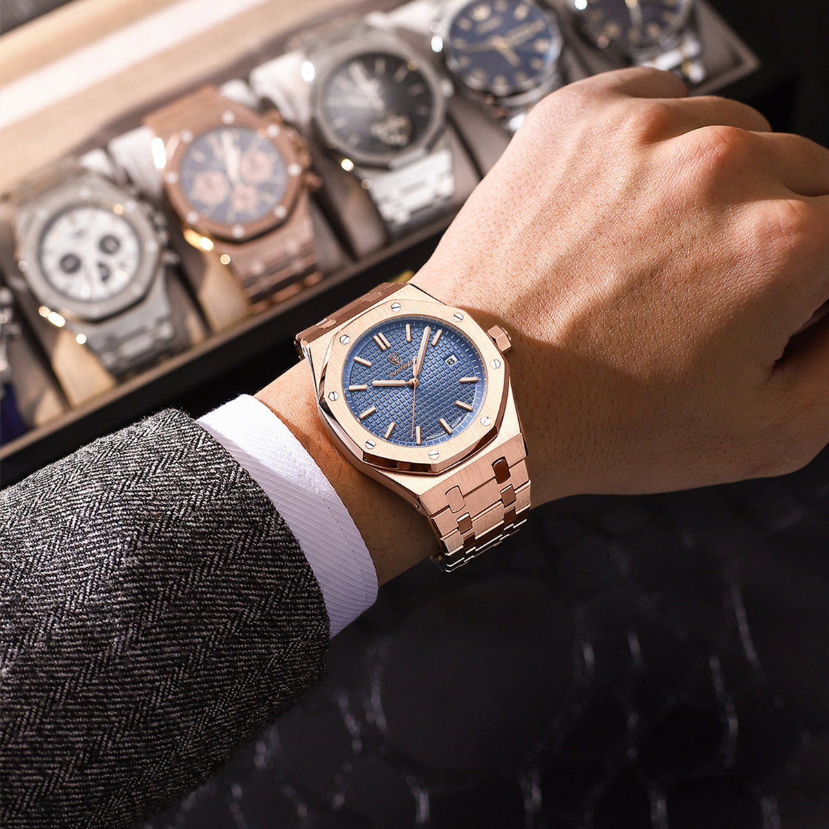 Watch with water resistance and luminous quartz movement