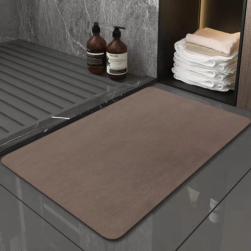 Water-absorbing anti-slip quick-drying floor mat