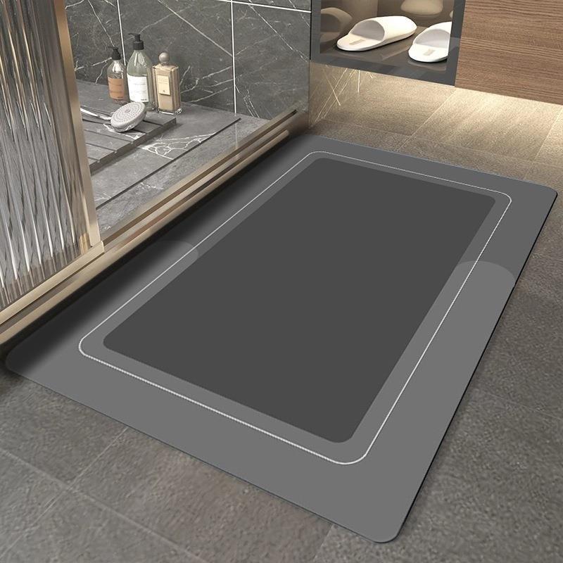 Water-absorbing anti-slip quick-drying floor mat