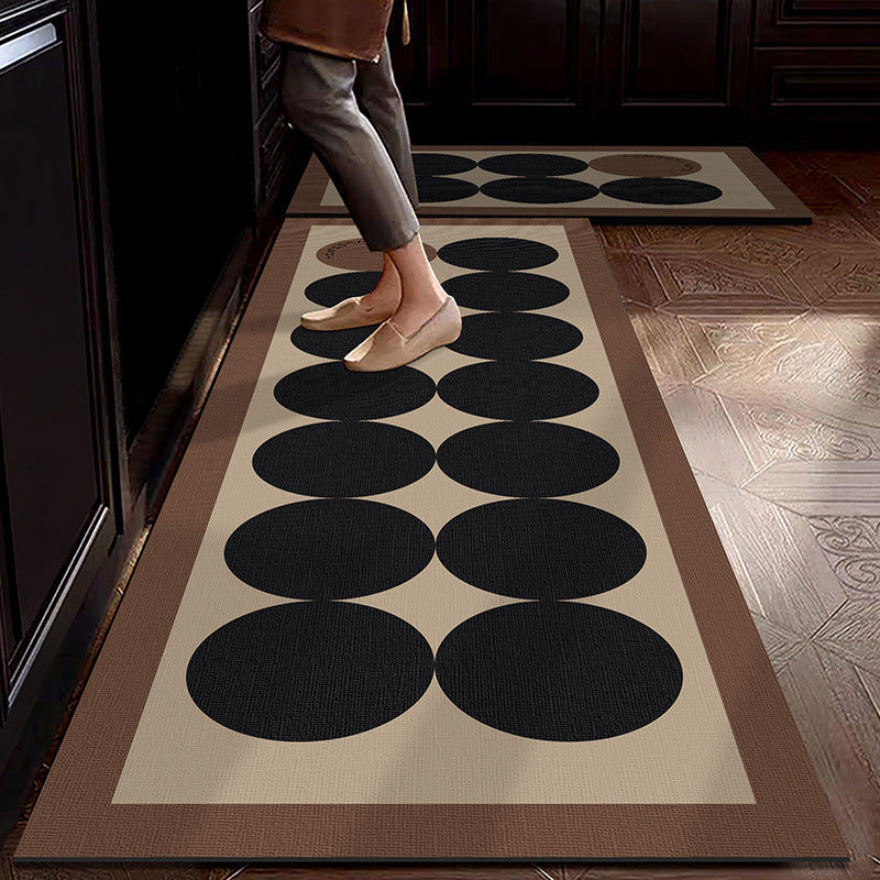 Water-absorbing, stain-resistant and anti-slip floor mat