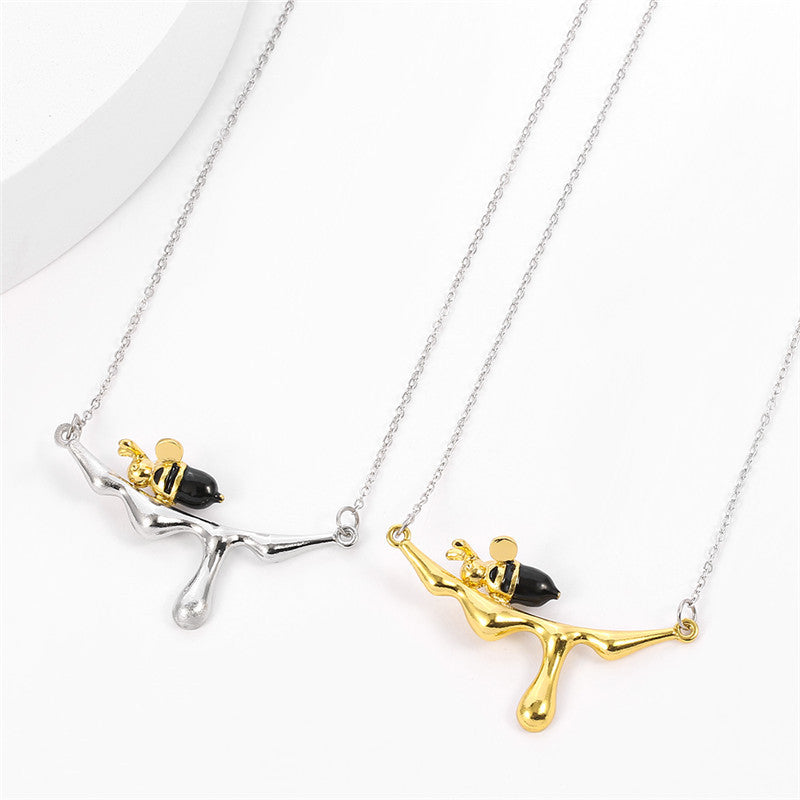 Water drop bee necklace