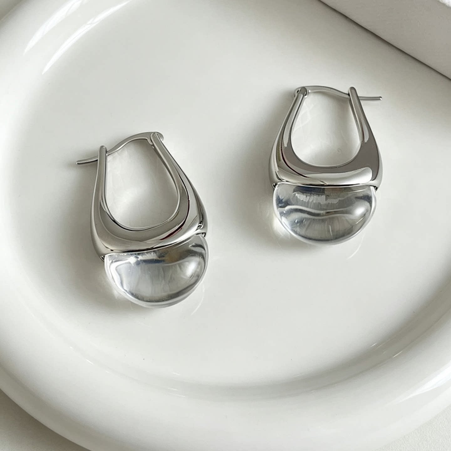 Waterdrop-shaped U-shaped ear clips