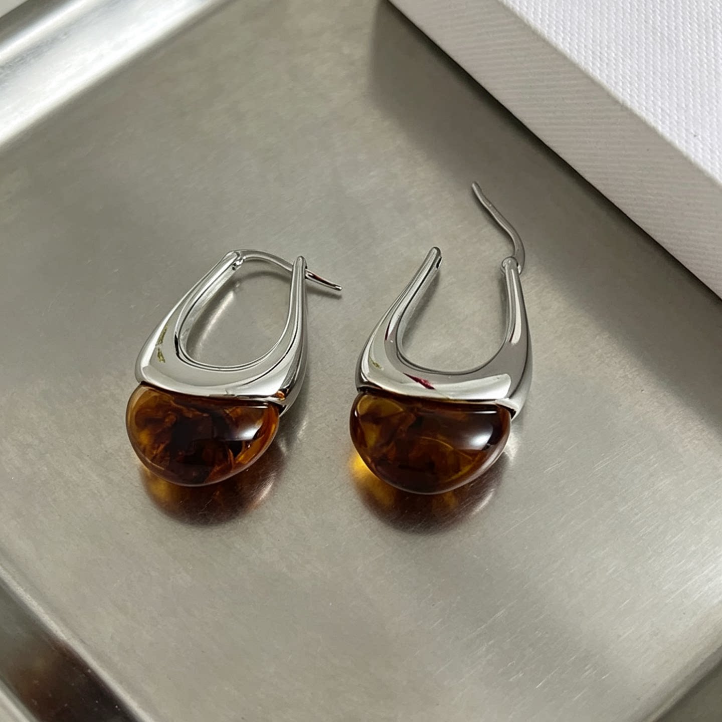 Waterdrop-shaped U-shaped ear clips