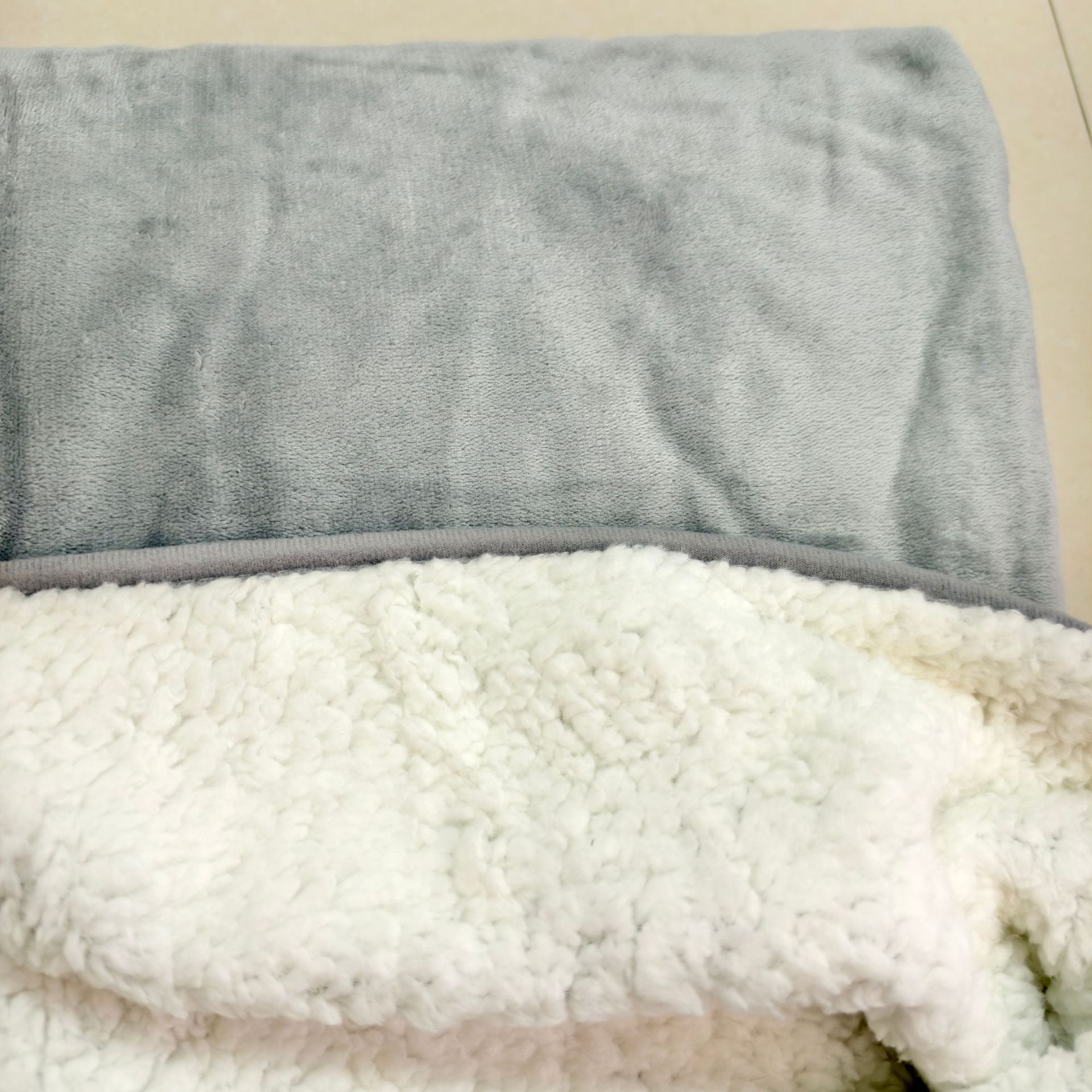 Waterproof Flannel Pet Blanket