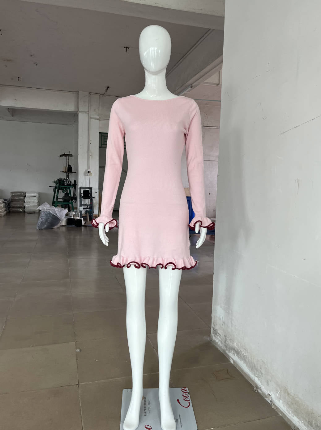 Wave Edge Knit Dress with Long Sleeves
