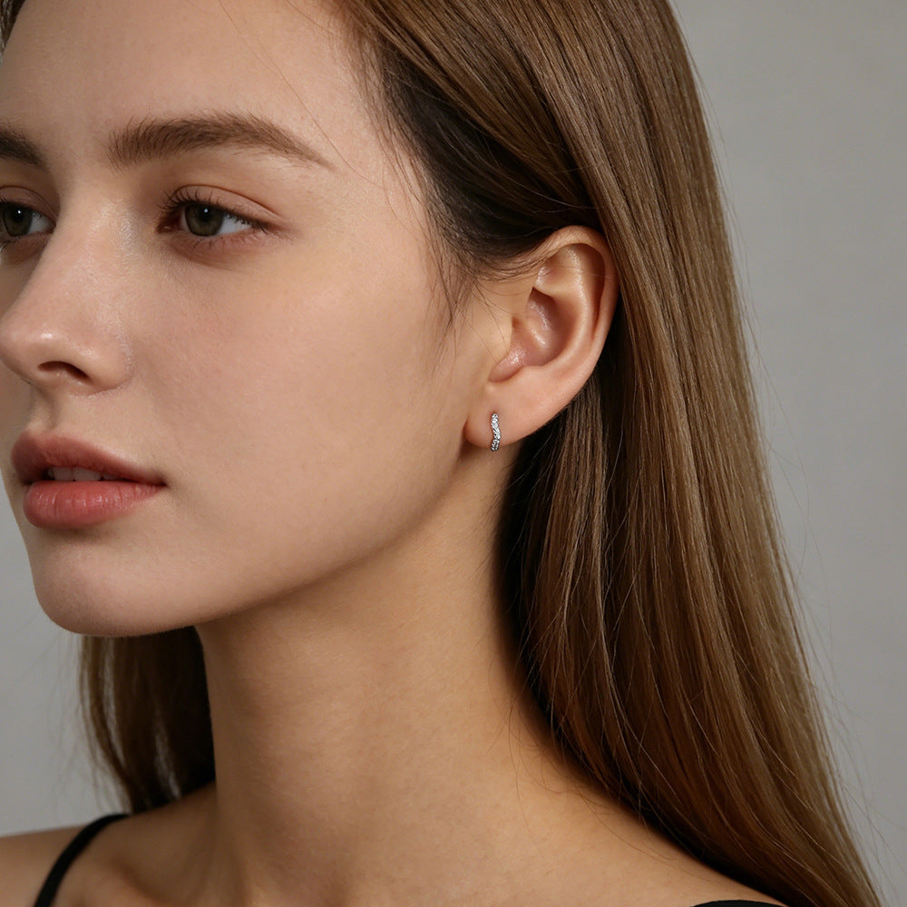 Wave-shaped diamond-studded ear clips