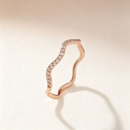 Wavy diamond-studded ring