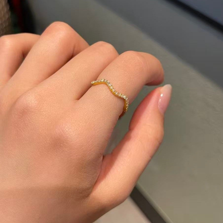 Wavy diamond-studded ring