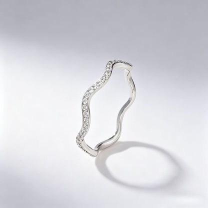 Wavy diamond-studded ring