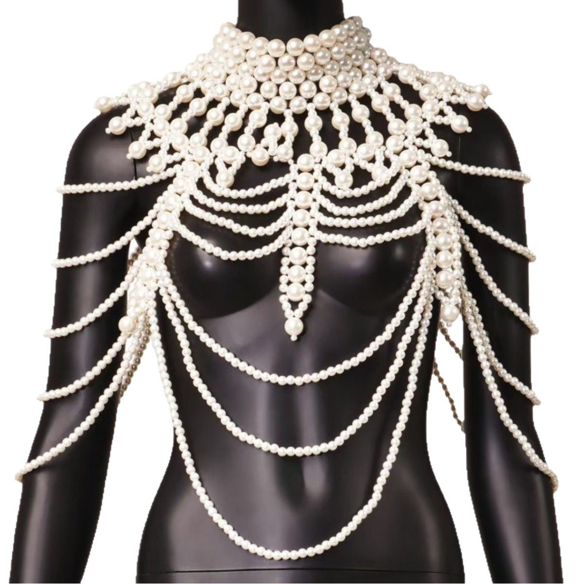 Weave a hollow pearl shawl with a chest chain