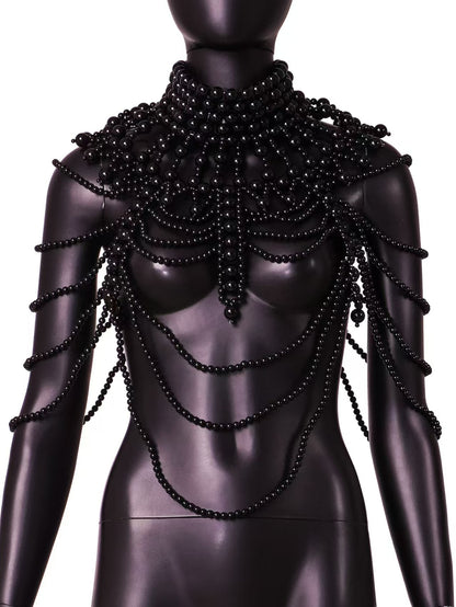 Weave a hollow pearl shawl with a chest chain