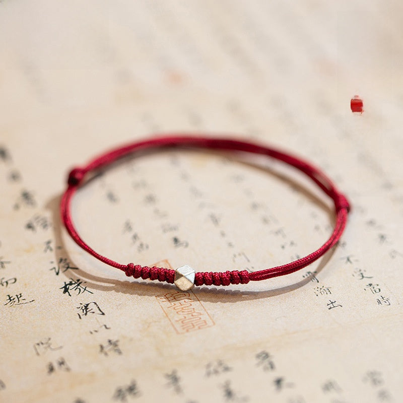 Weaving a bracelet