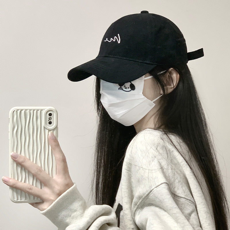 Wide-brimmed cap