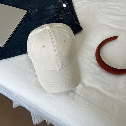 Wide-brimmed cap