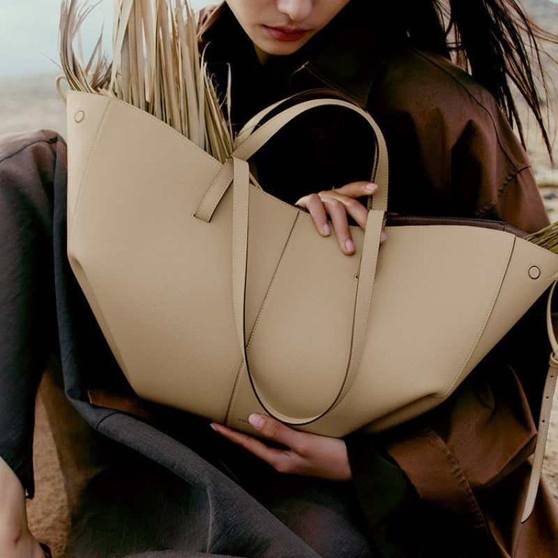 Wing single-shoulder tote bag