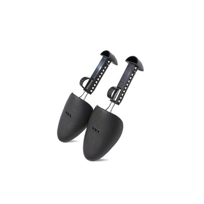 Wipe the shoe bag with a woolen shoe brush