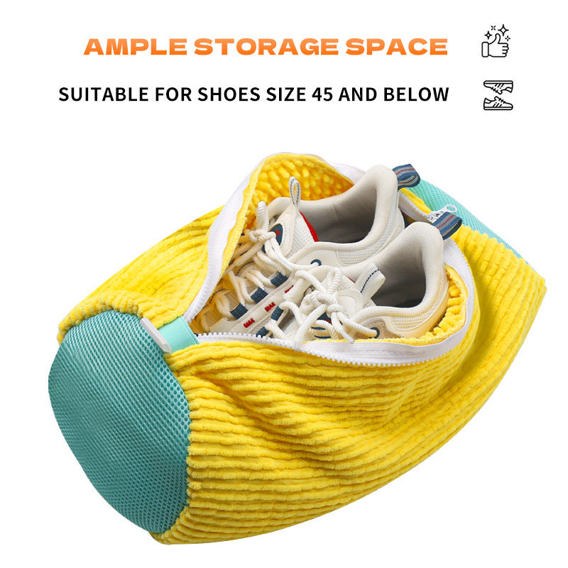 Wipe the shoe bag with a woolen shoe brush