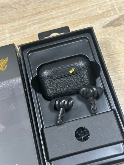 Wireless Bluetooth headphones