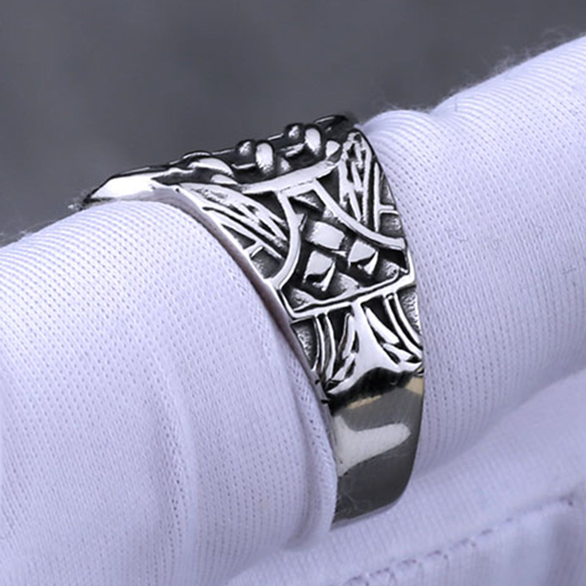 Wolf Claw Ring