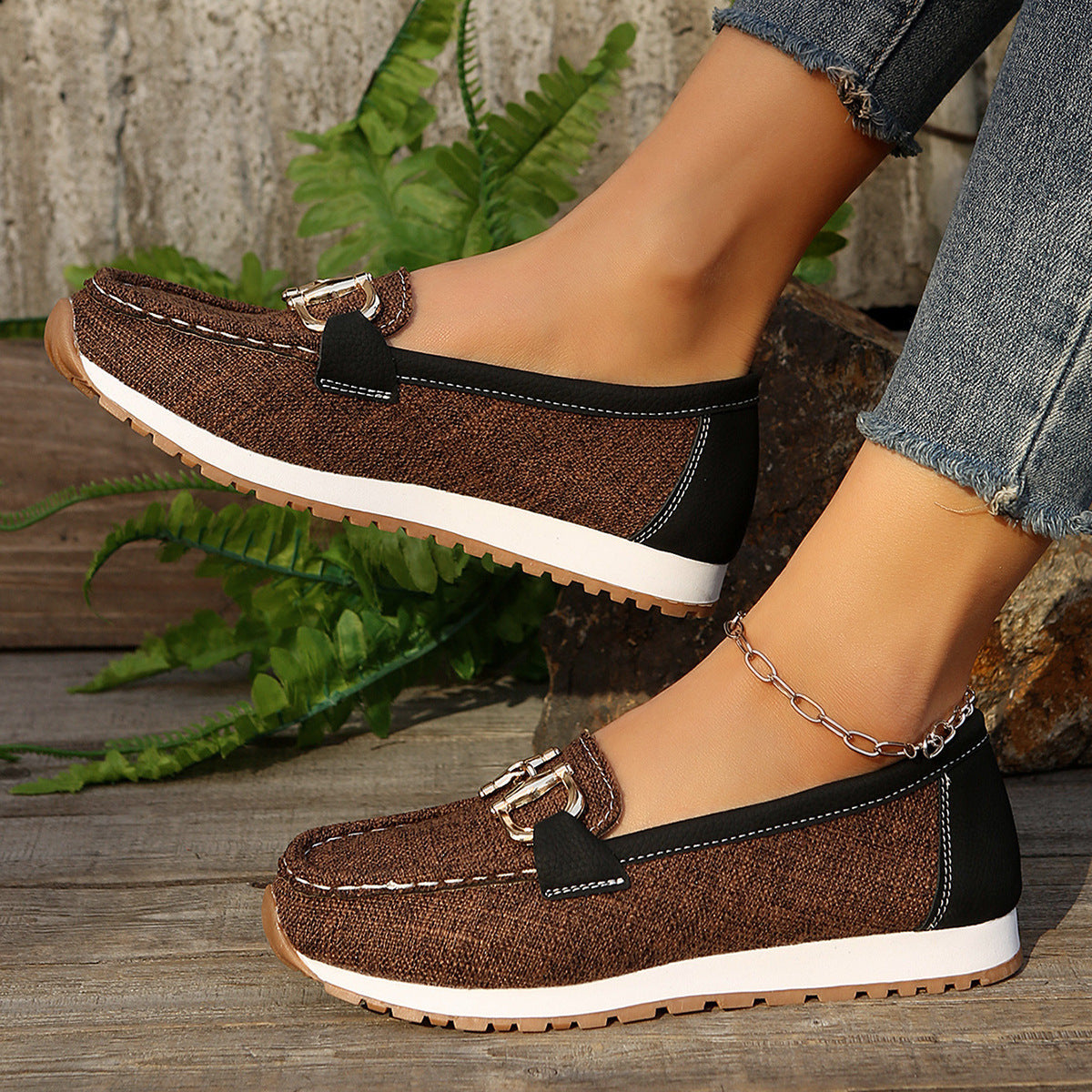 Women Casual Sports Shoes with Metal Chain
