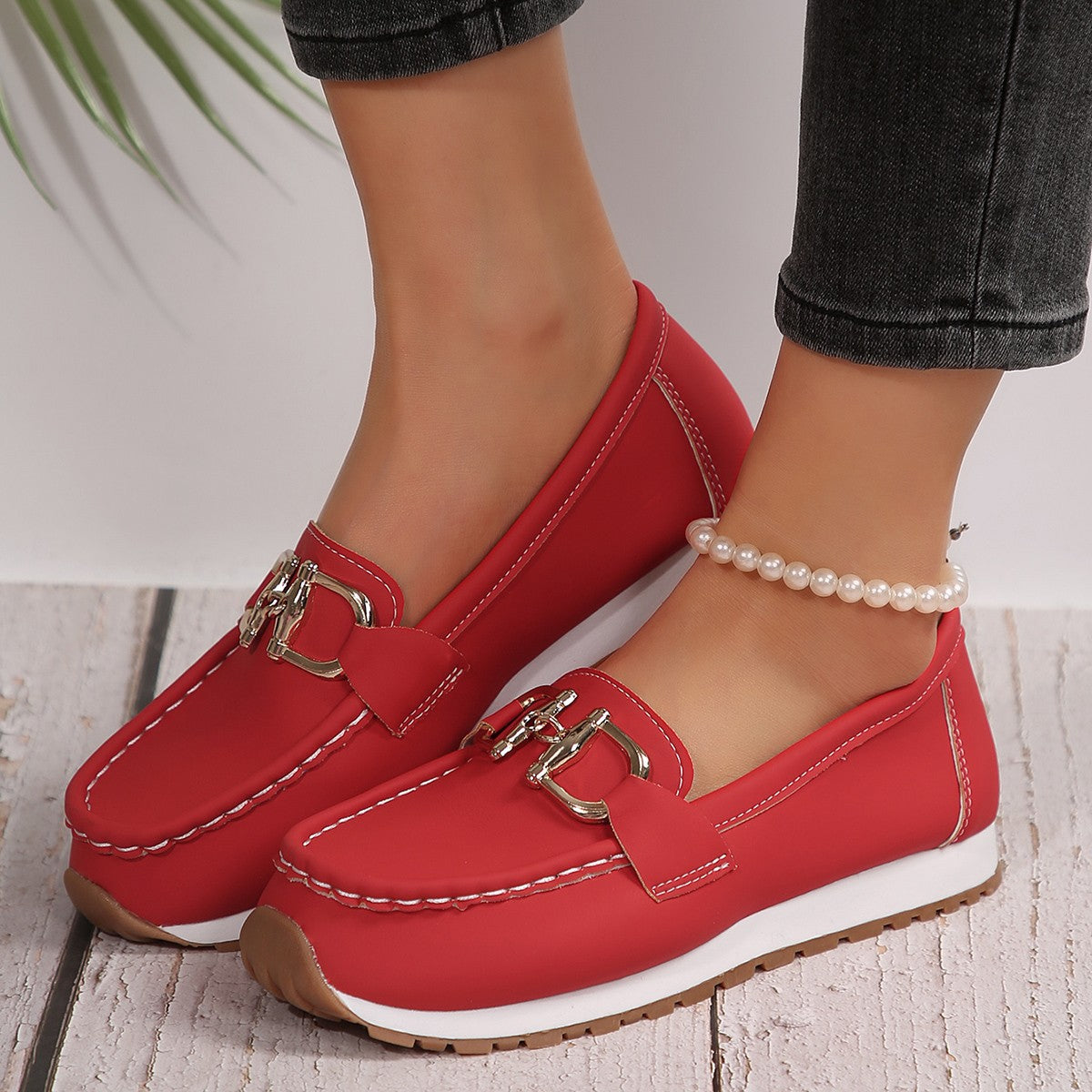 Women Casual Sports Shoes with Metal Chain