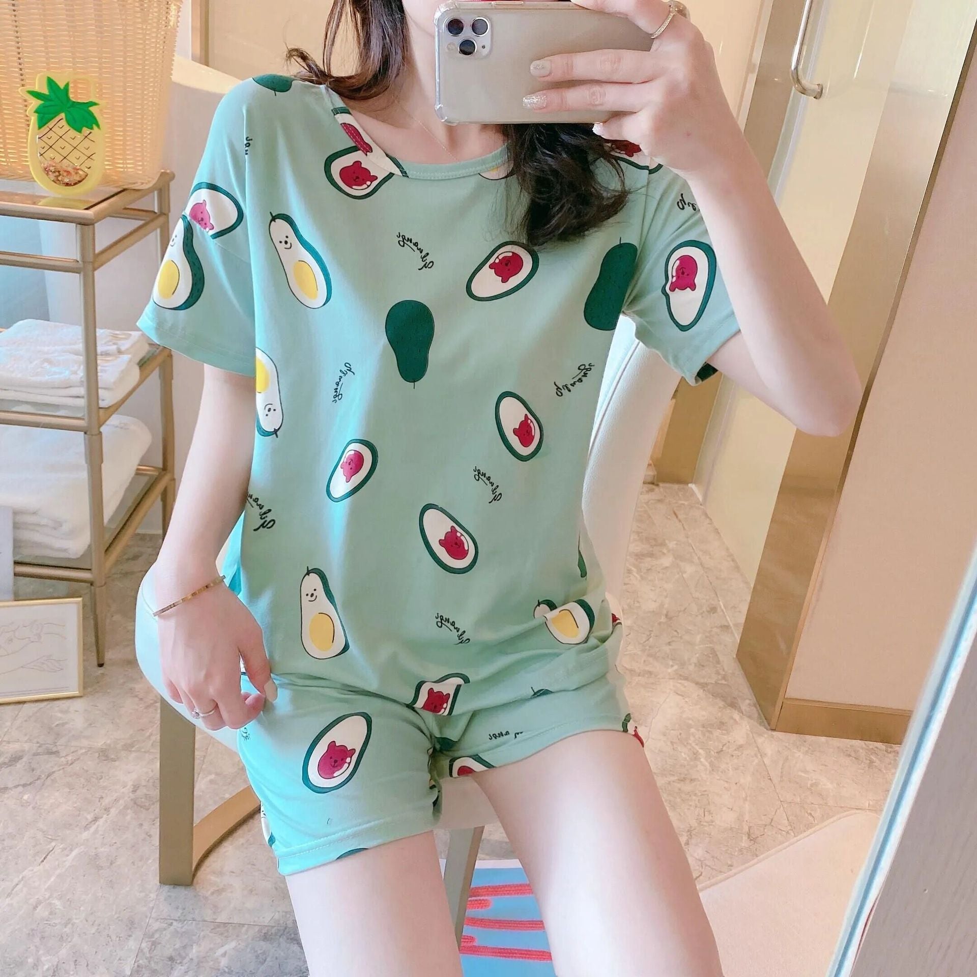 Women in pajamas with short sleeves can wear a set of home wear over them