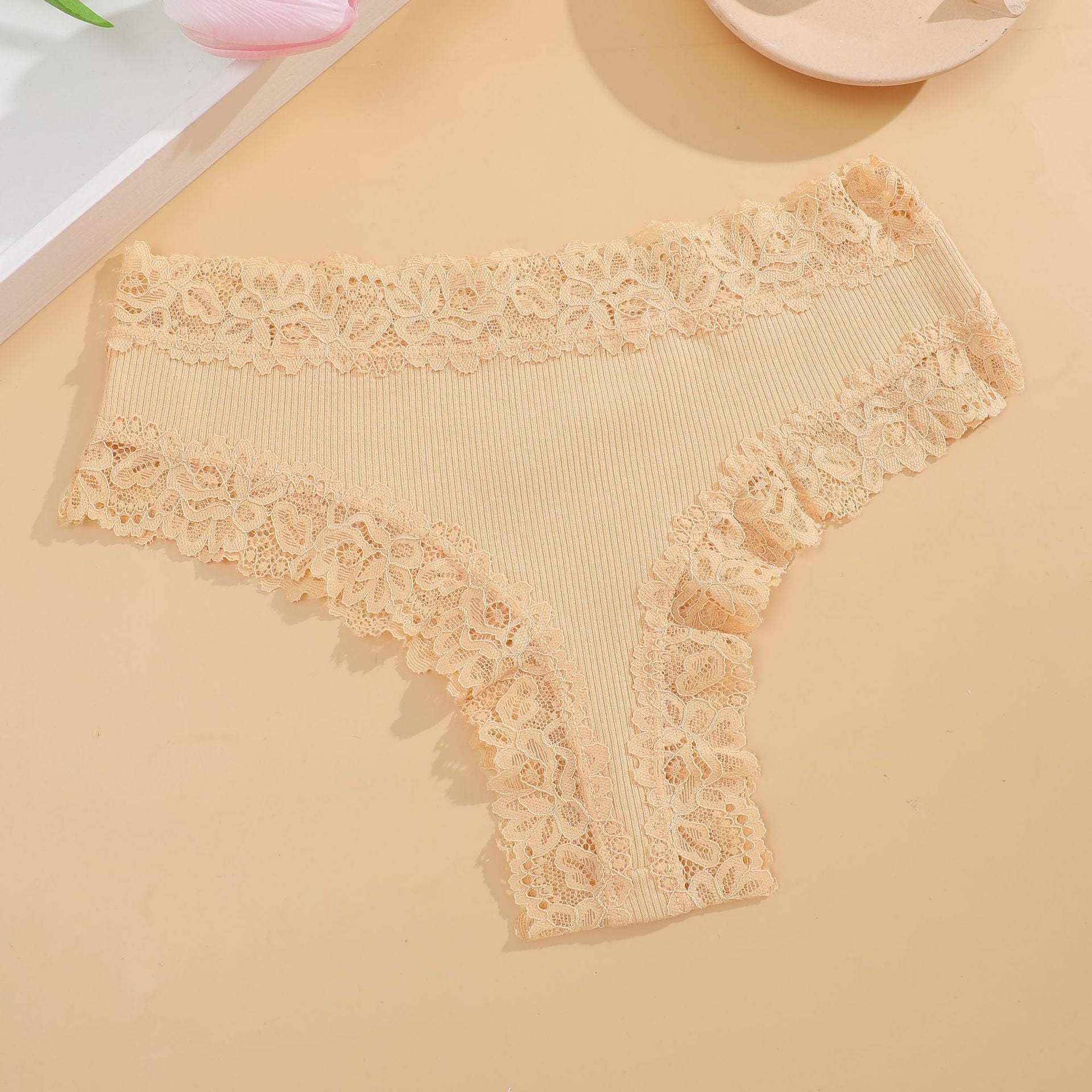 Women's cotton-lined thong underwear