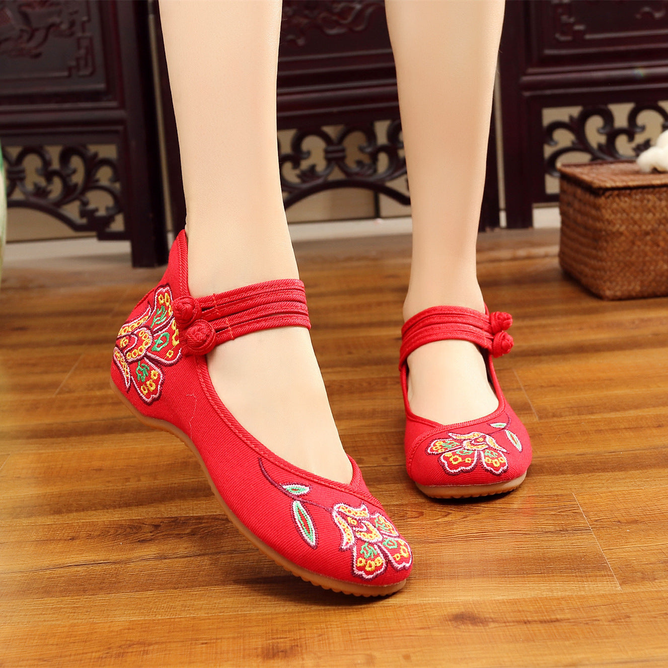 Women's Embroidered Cloth Shoes Low Heel Antique Hanfu Shoes