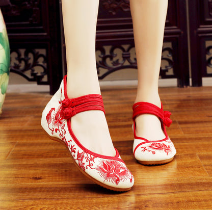 Women's Embroidered Cloth Shoes Low Heel Antique Hanfu Shoes