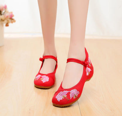 Women's Embroidered Cloth Shoes Low Heel Antique Hanfu Shoes