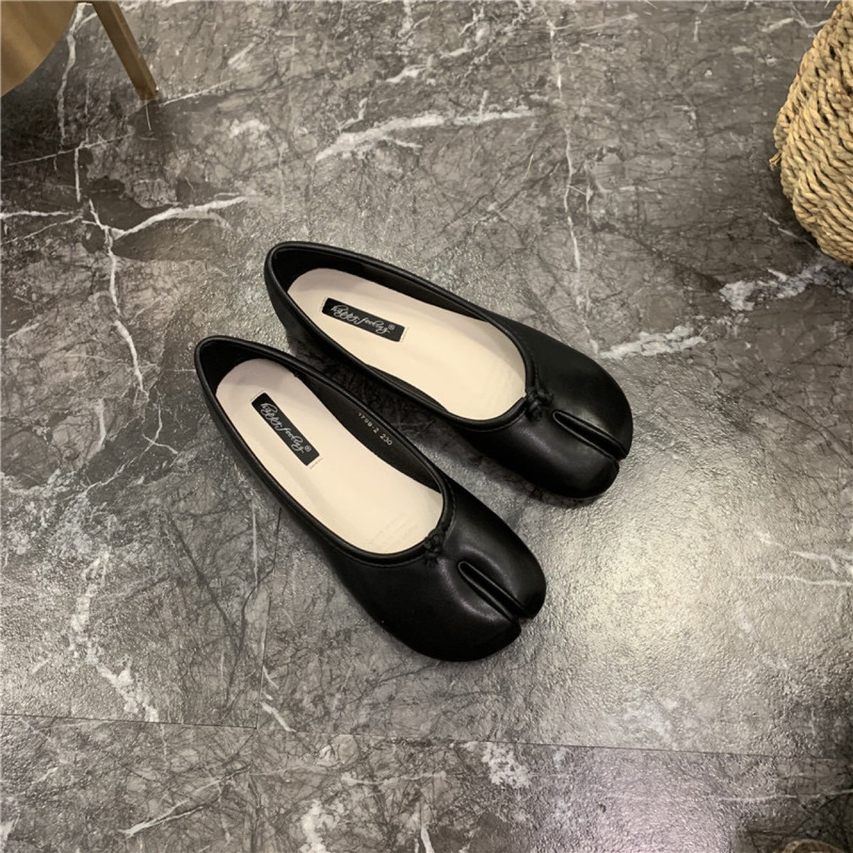 Women's flat loafers