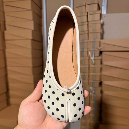 Women's flat shoes