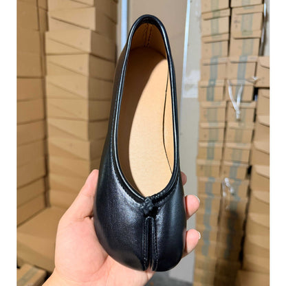 Women's flat shoes