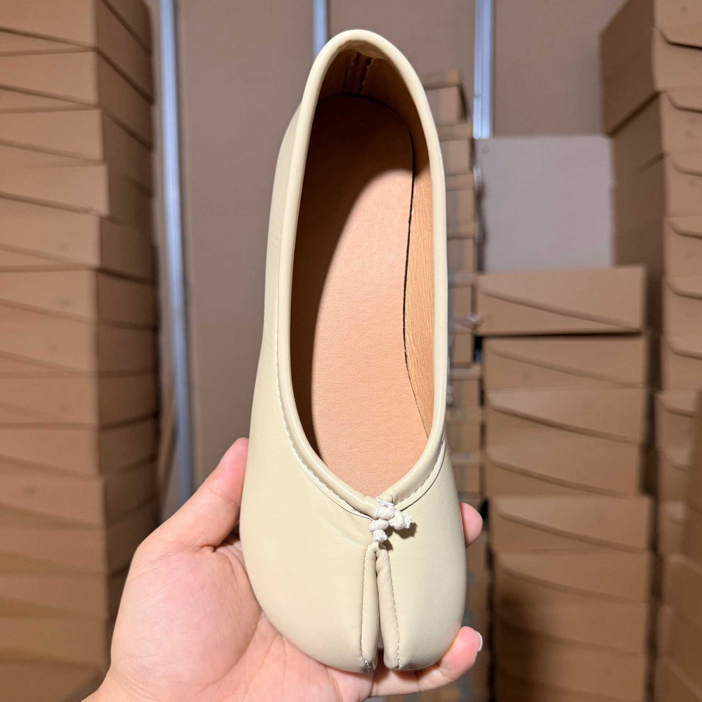 Women's flat shoes