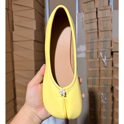 Women's flat shoes