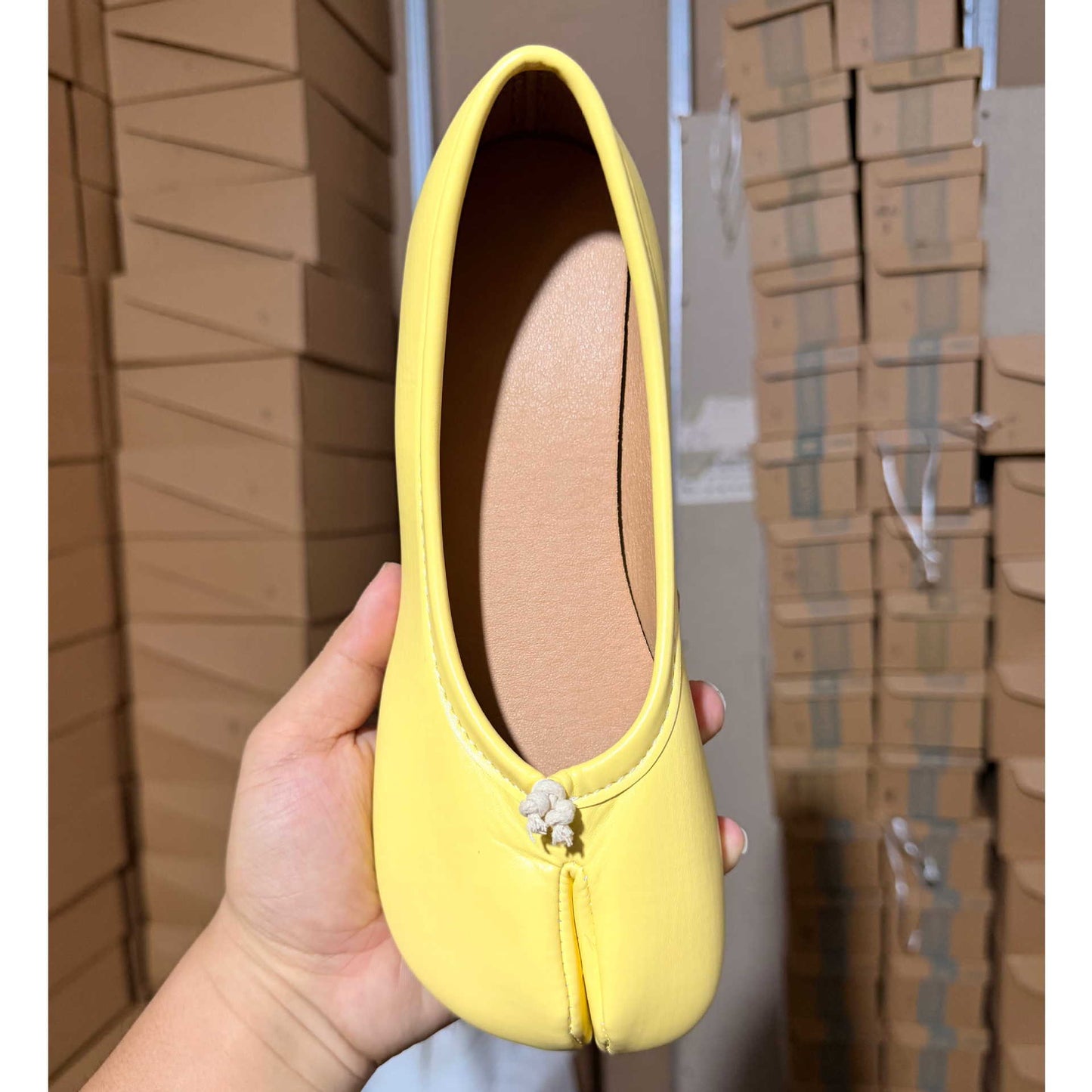 Women's flat shoes