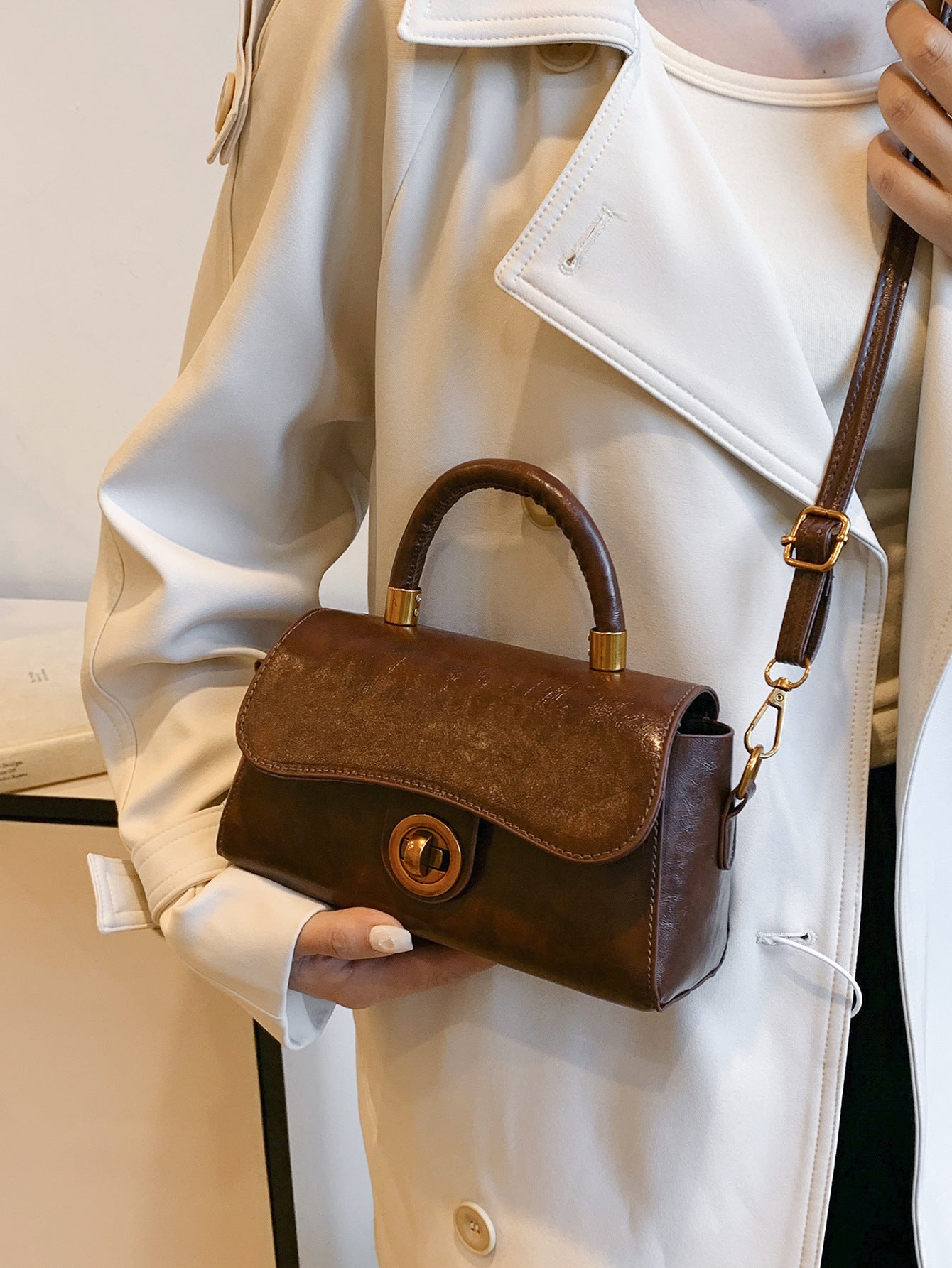 Women's handbags for commuting
